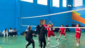 Атырауда әйелдер арасында волейболдан жарыс жеңімпаздары анықталды